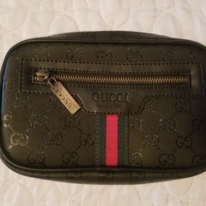FAKE Gucci fanny pack